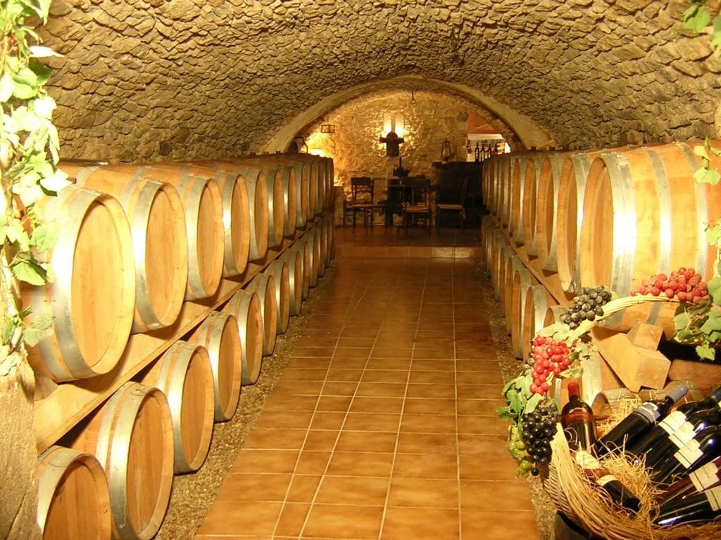 Caveau du domaine, lieu d'histoire et de vente du vin
